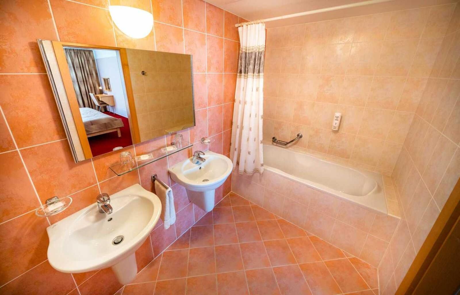 Hotel Akademie Chocerady Luaran gambar