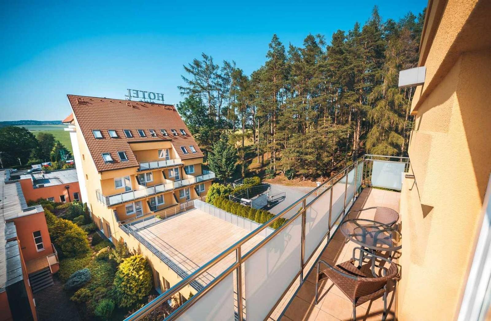 Hotel Akademie Chocerady Luaran gambar