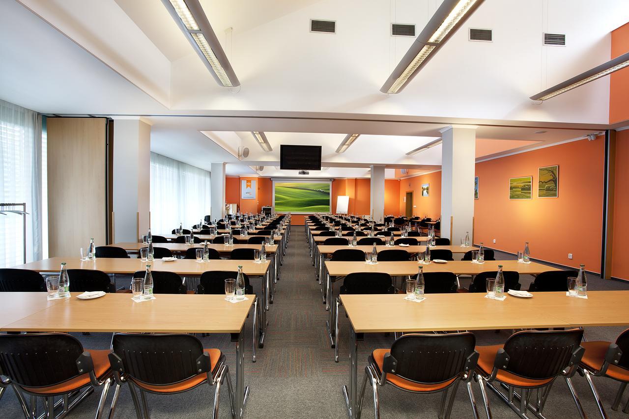 Hotel Akademie Chocerady Luaran gambar
