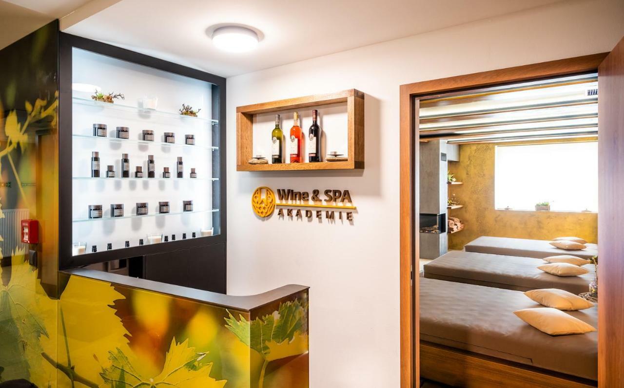Hotel Akademie Chocerady Luaran gambar